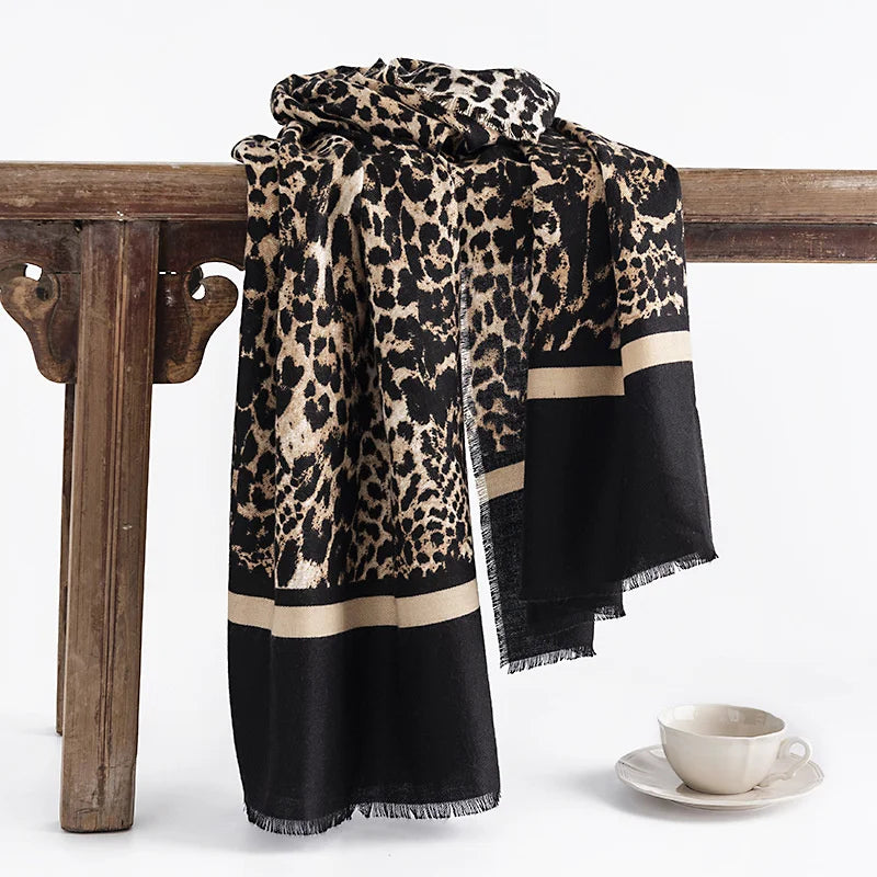 Clinbands | Eleganter Schal mit Leopardenmuster