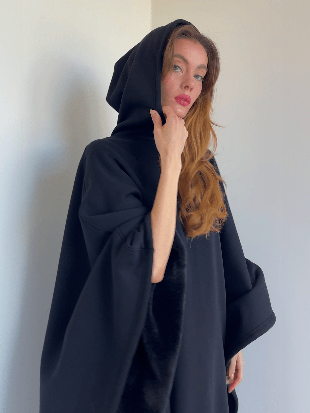 Gewichteter Cape-Hoodie