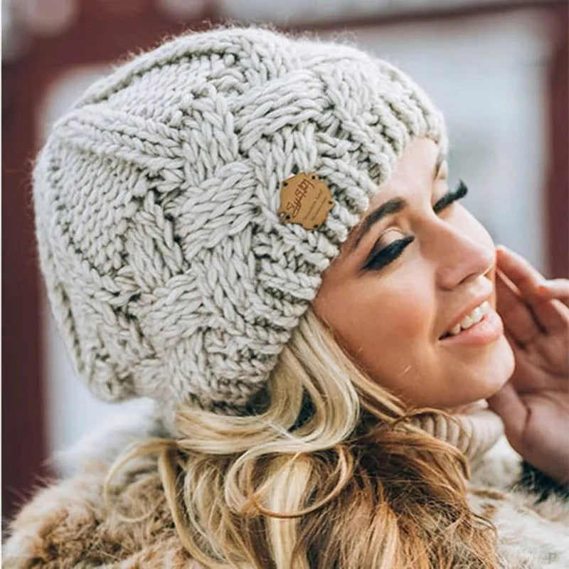 Damen Weiche Strickmütze mit Zopfmuster | Clinbands
