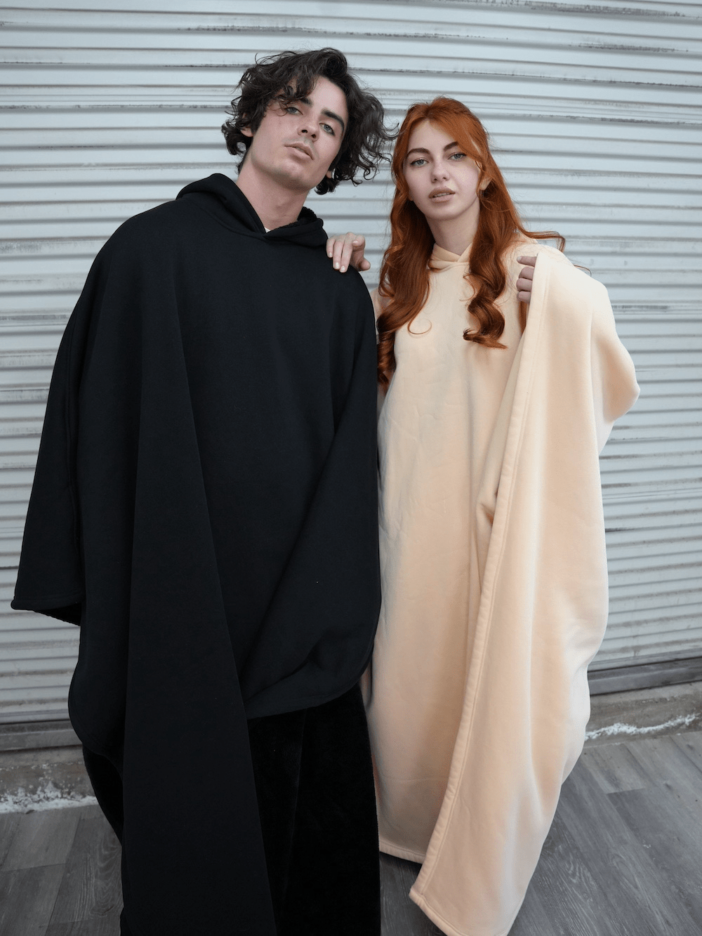 Gewichteter Cape-Hoodie