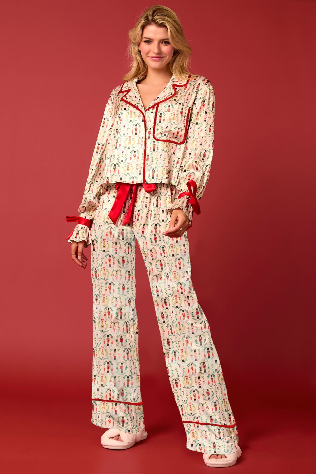 Damen luxuriöses Satin-Pyjama-Set mit niedlichem Nutcracker-Motiv Clinbands