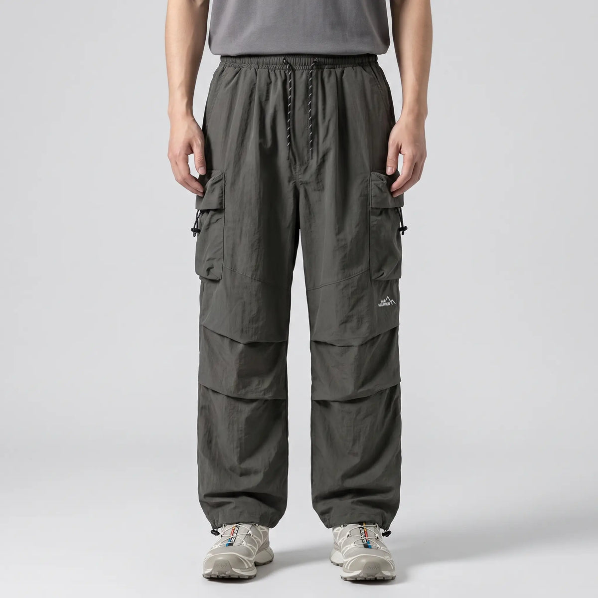 Herren Cargohose – weites Bein, Fallschirm-Stil mit Reißverschlusstaschen