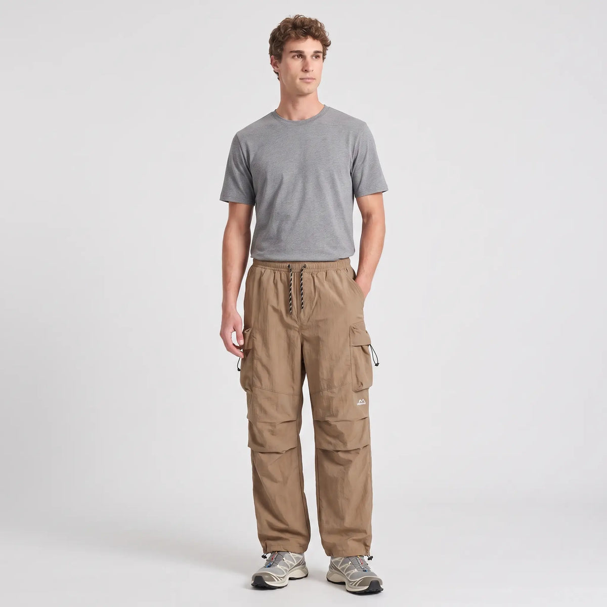 Herren Cargohose – weites Bein, Fallschirm-Stil mit Reißverschlusstaschen