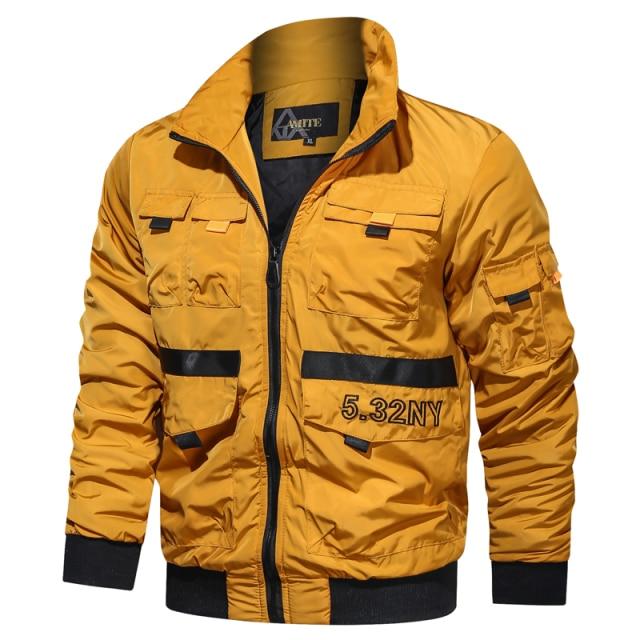 Bomberjacke im Militarylook